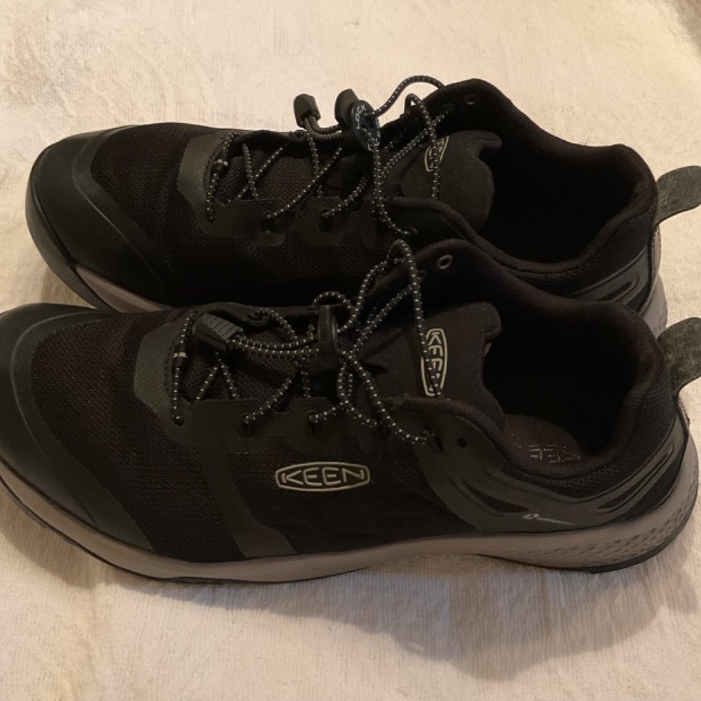 KEEN Men's Black Athletic Shoes - Picture 3 of 9